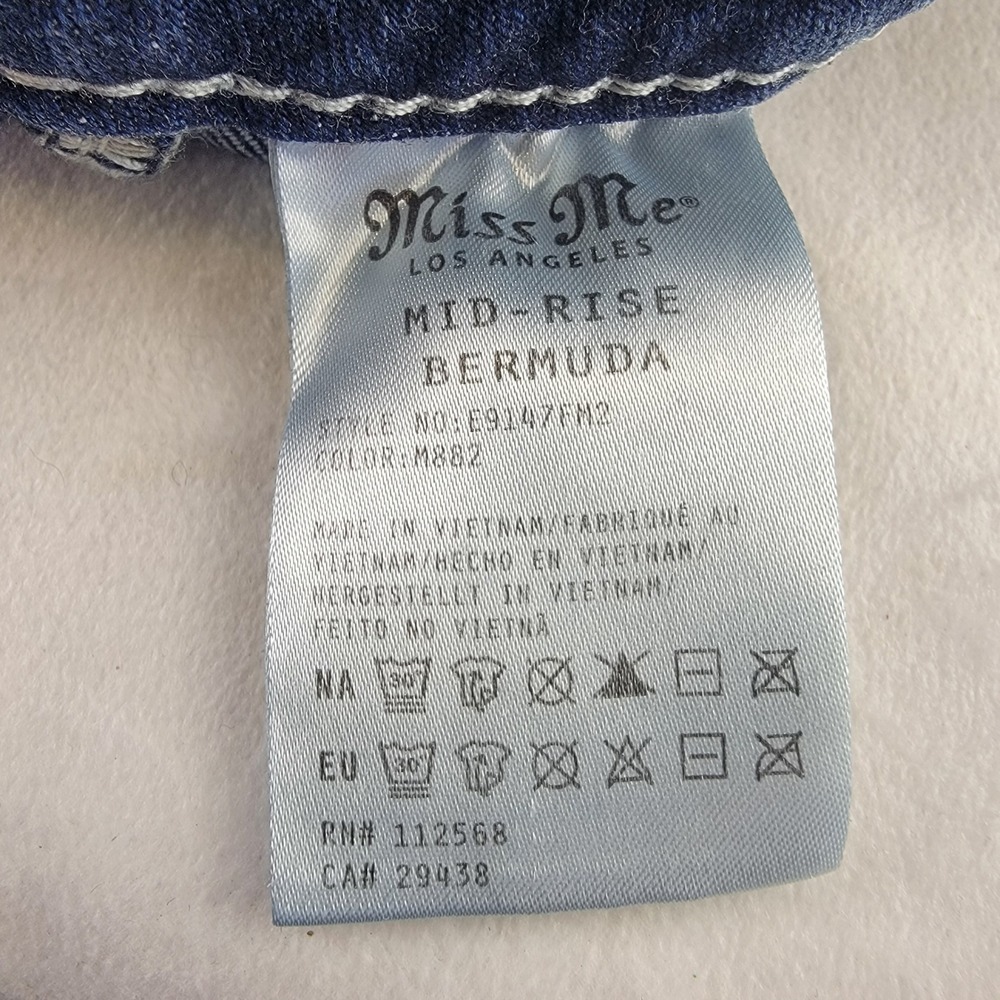 Miss Me Mid-Rise Bermuda Shorts 27 Medium Wash Embroidered Dreamcatcher Denim - Picture 8 of 9